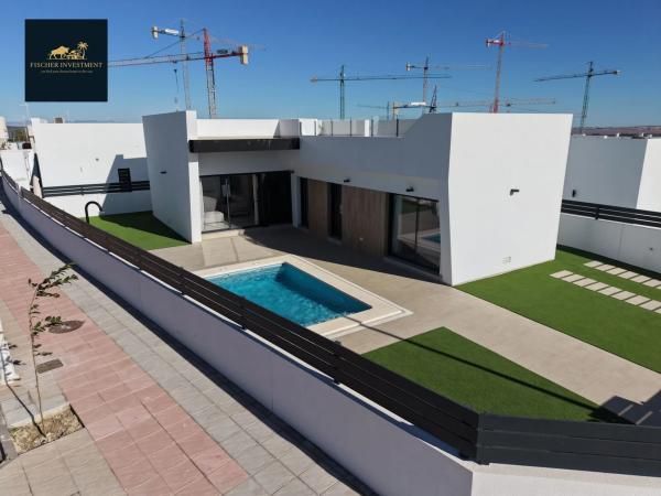 Chalet independiente en venta en Calle Bach, San Miguel de Salinas
photo 1
