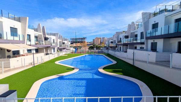 Piso en venta en Calle Rafael Narbona, San Miguel de Salinas
thumbnail 2