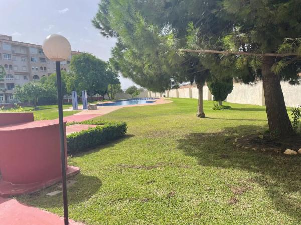 Mieszkanie na sprzedaż w CL VILLA MADRID, Torrevieja thumbnail 2