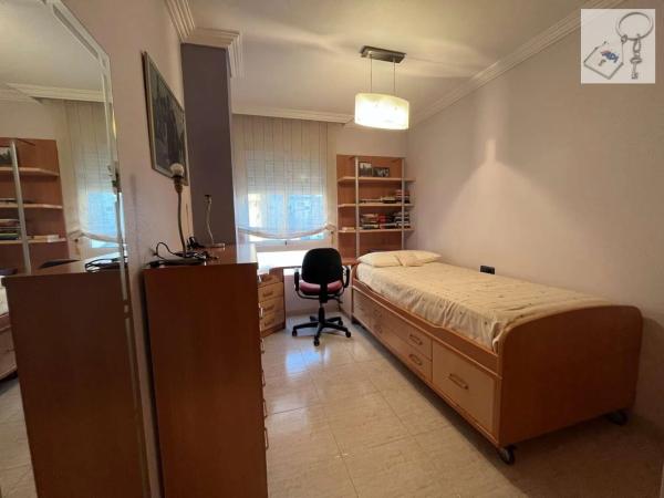 Piso en venta en Calle Campoamor, 50, Torrevieja
photo 1