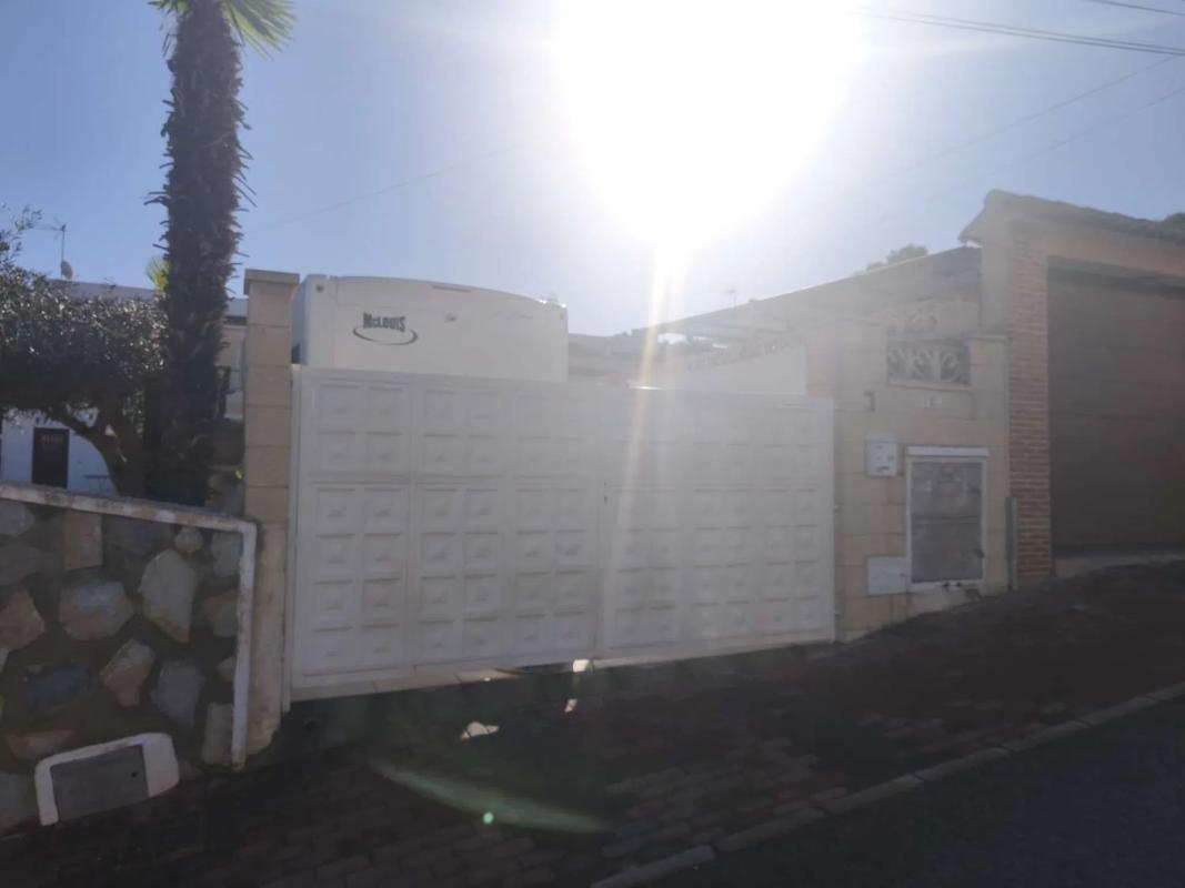 Venta de chalet independiente en Avenida de Torrevieja, Torrevieja
photo 2