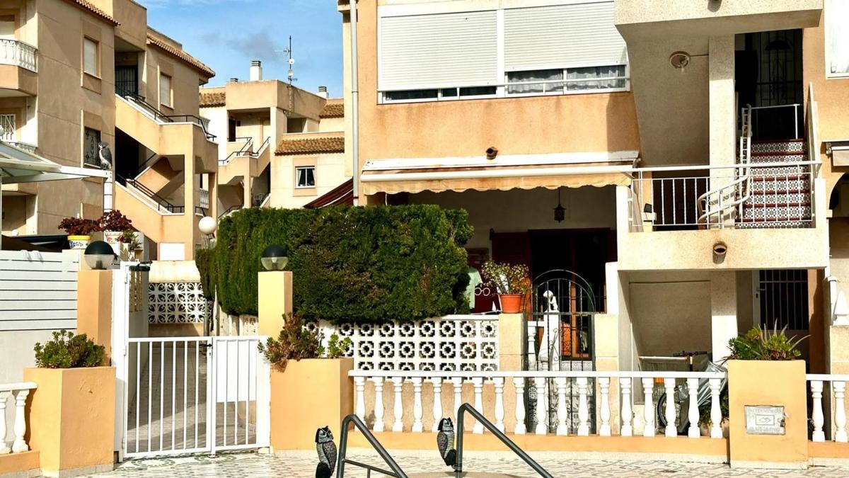 Sale of independent chalet in Barrio Zona los Frutales, Torrevieja
 photo 2