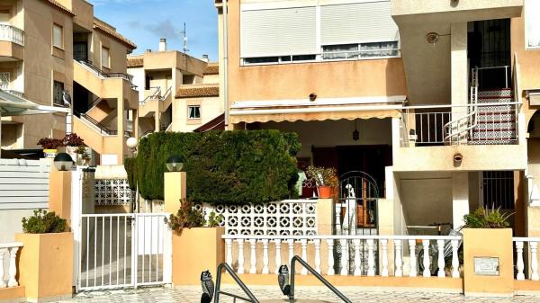 Chalet wolnostojący na sprzedaż w Barrio Zona los Frutales, Torrevieja thumbnail 1