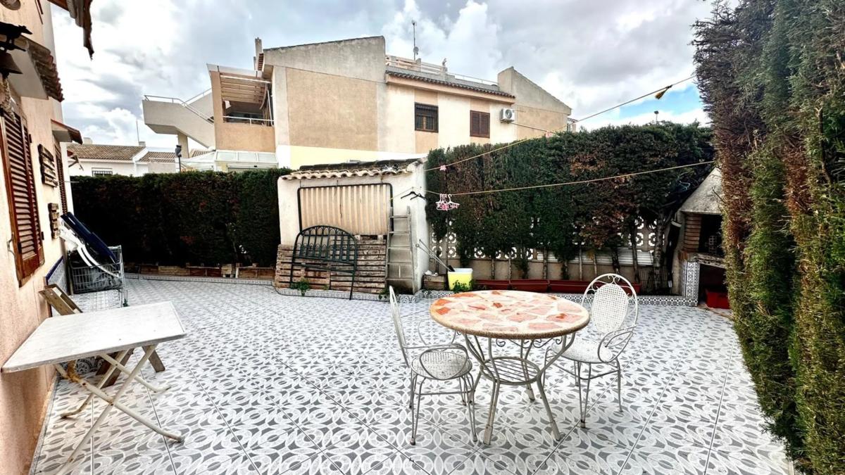 Sale of independent chalet in Barrio Zona los Frutales, Torrevieja
 photo 4