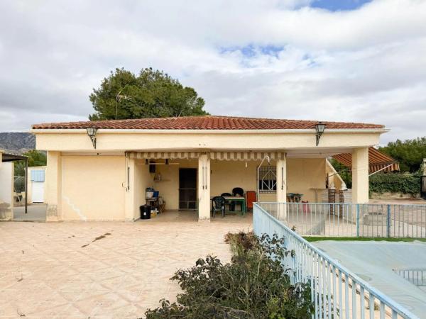 Chalet independiente en venta en Plaza Urbanizable 2ª Residencia, 1, Crevillente
photo 1