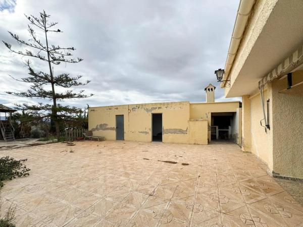 Chalet independiente en venta en Plaza Urbanizable 2ª Residencia, 1, Crevillente
thumbnail 1