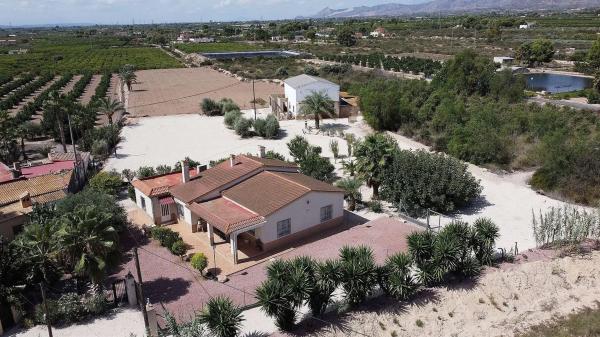 Chalet independiente en venta en Crevillente, Crevillente
thumbnail 1