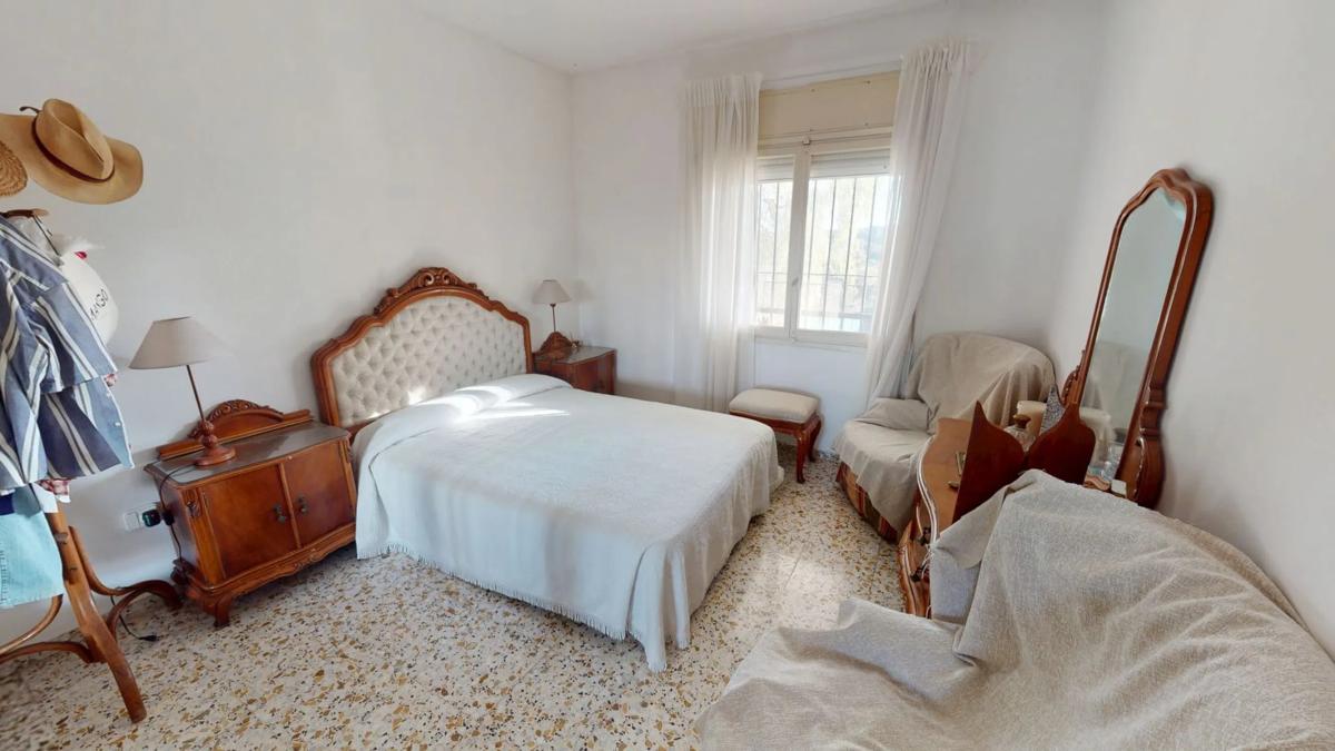 Sale of independent chalet in Partida de Santa Ana, Elche / Elx
photo 2