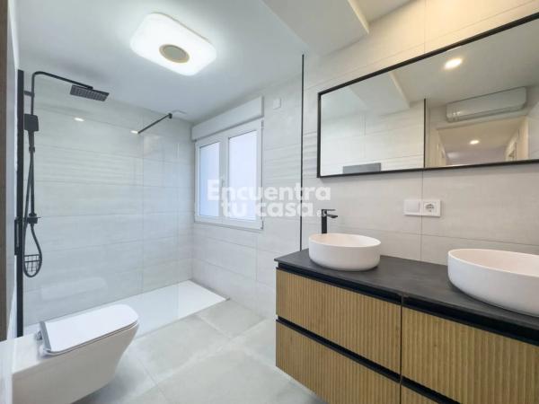 Independent chalet for sale in Avenida d'Oriola, Alicante
 photo 1