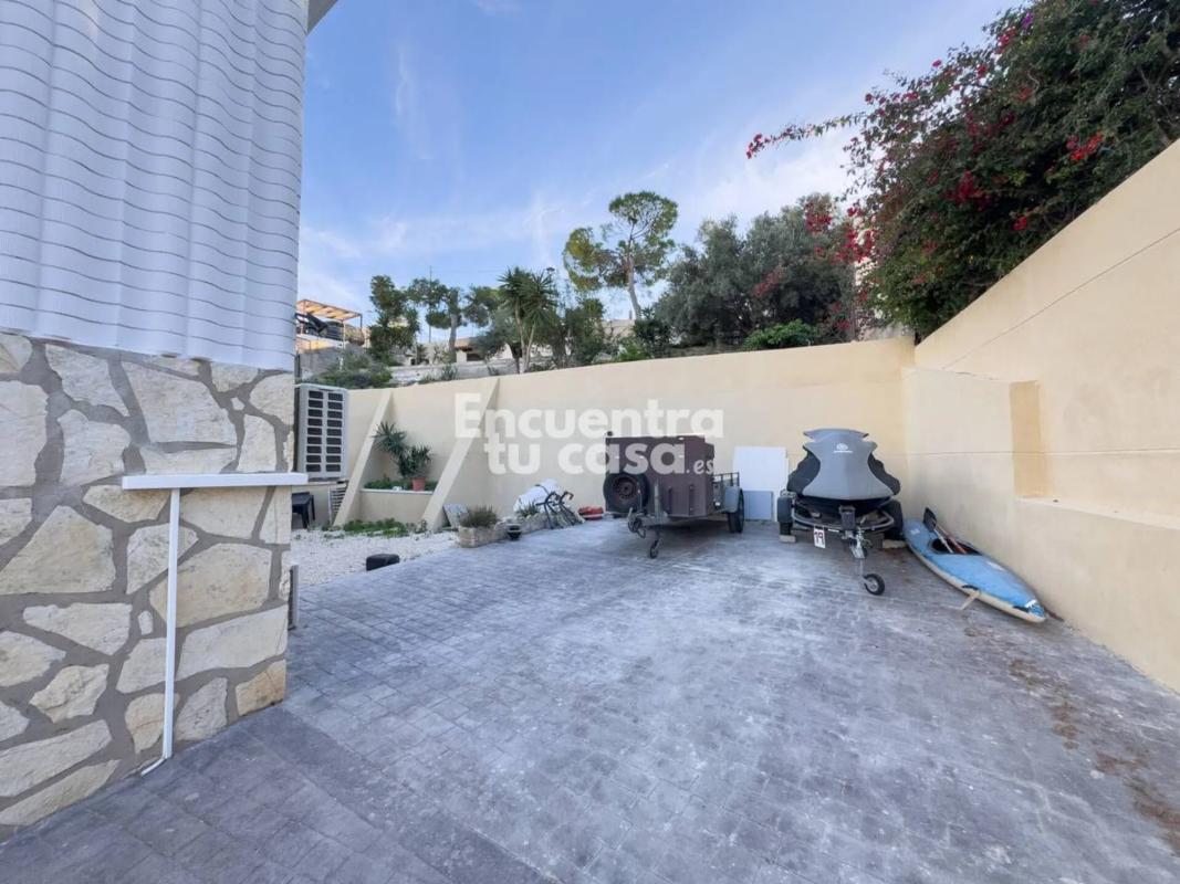 Sale of independent chalet in Avenida d'Oriola, Alicante
 photo 2