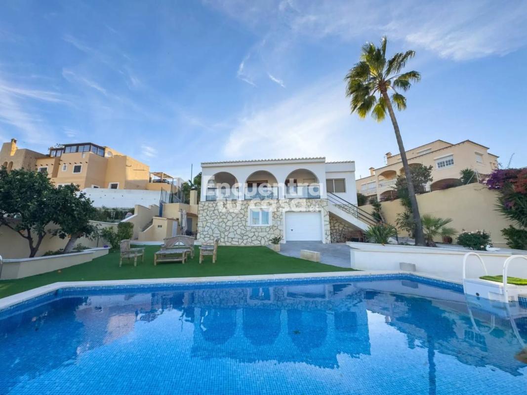 Sale of independent chalet in Avenida d'Oriola, Alicante
 photo 4