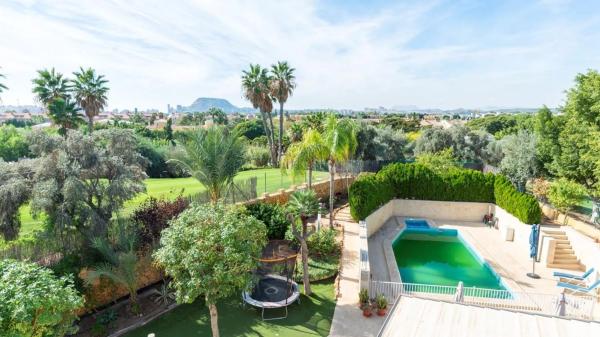 Chalet independiente en venta en Barrio Alicante Golf, Alicante / Alacant
photo 1