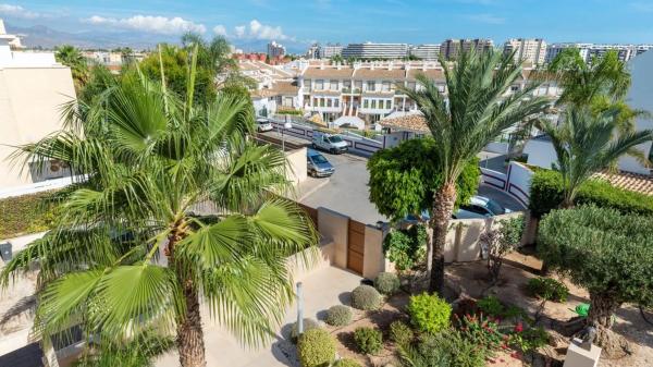 Chalet independiente en venta en Barrio Alicante Golf, Alicante / Alacant
thumbnail 2