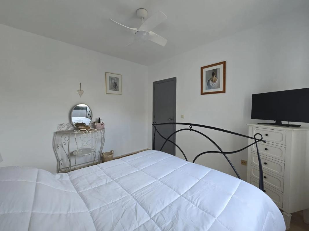 Sale of townhouse in Avenida del Pais Valenciano , Busot photo 1