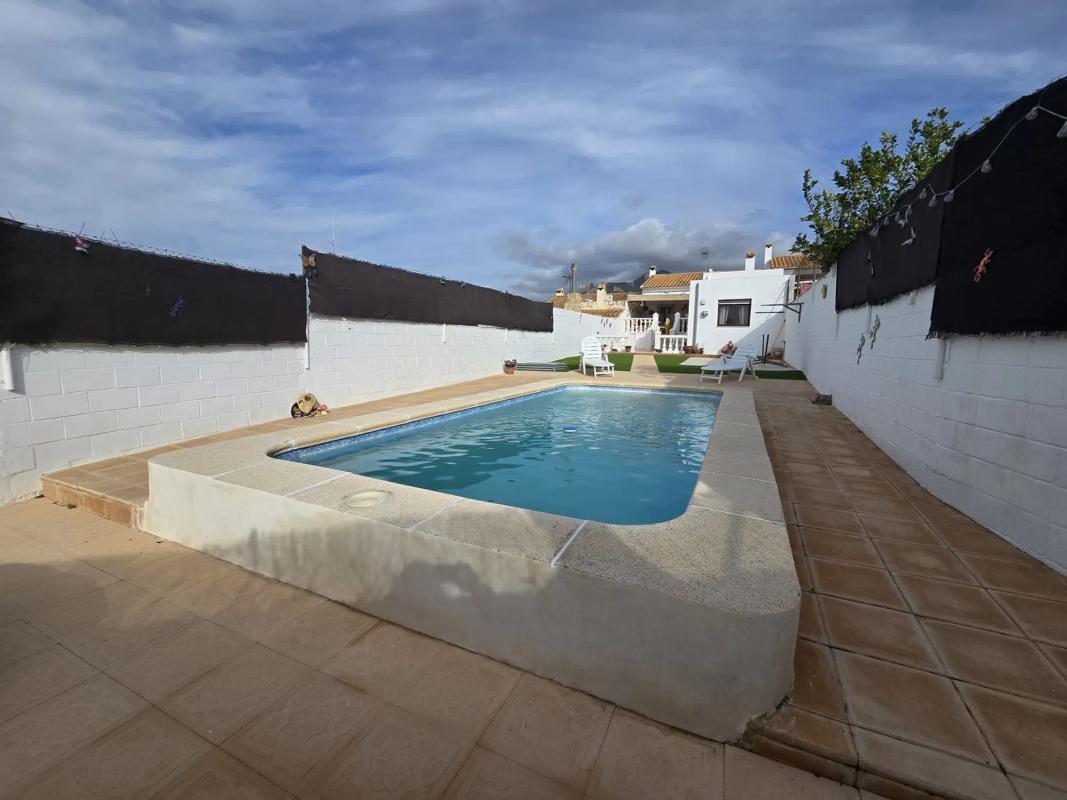 Sale of townhouse in Avenida del Pais Valenciano , Busot photo 4