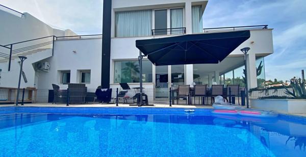 Chalet independiente en venta en Pueblo Acantilado - Lanuza, El Campello
photo 1