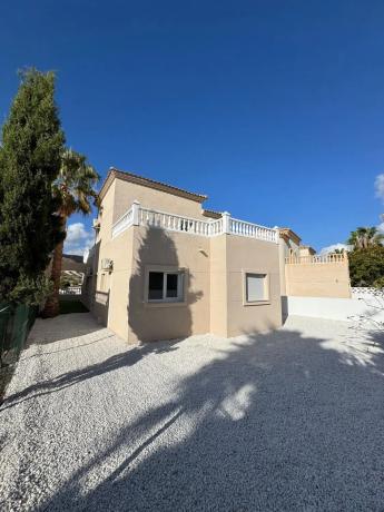 Chalet independiente en venta en Calle de Torrevella, El Campello
thumbnail 1