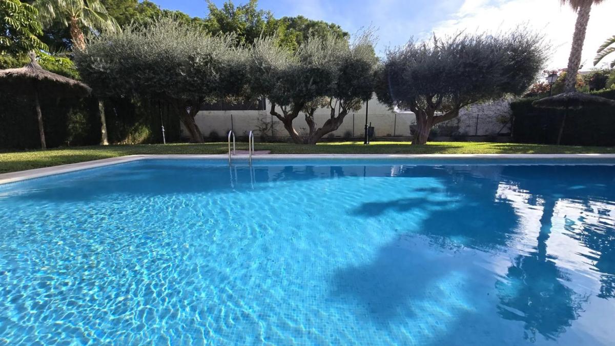 Sale of independent chalet in Nou Nazaret - Frank Espinós, San Juan de Alicante
photo 1