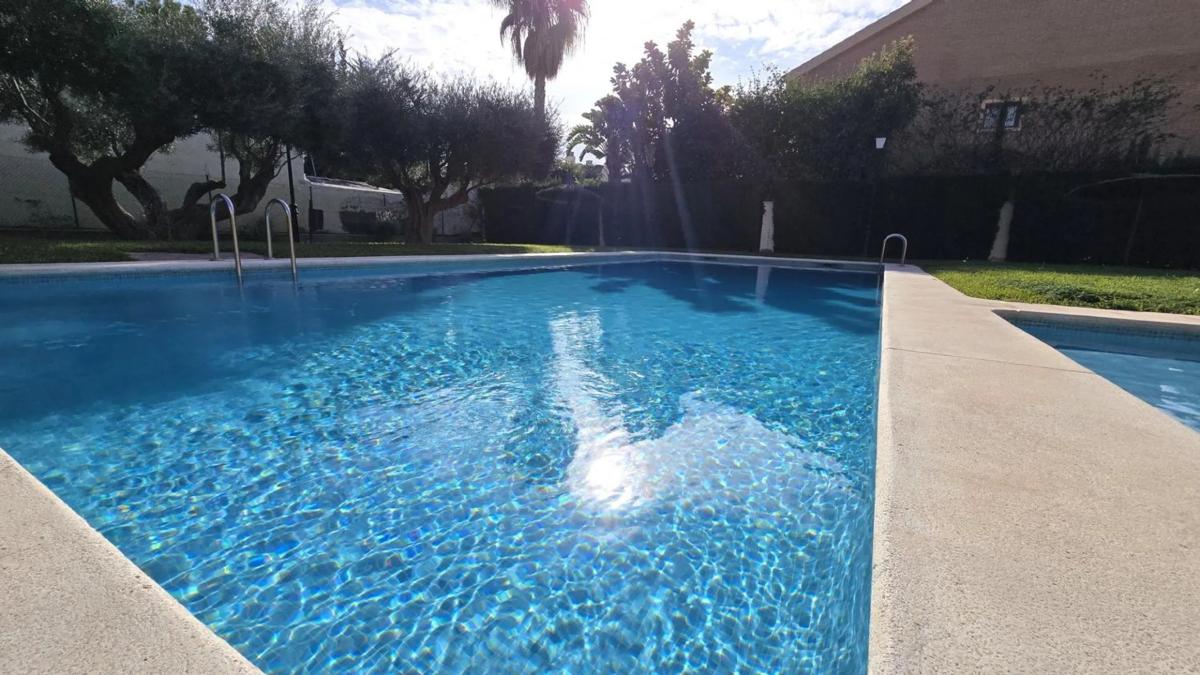 Sale of independent chalet in Nou Nazaret - Frank Espinós, San Juan de Alicante
photo 2