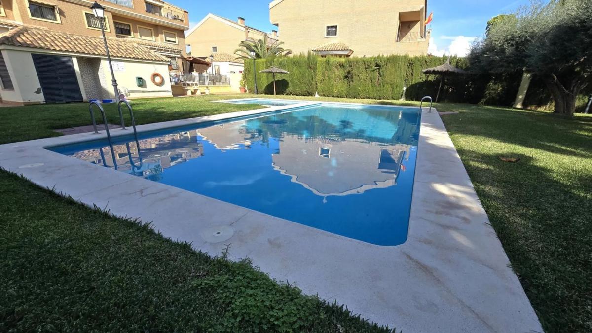 Sale of independent chalet in Nou Nazaret - Frank Espinós, San Juan de Alicante
photo 4
