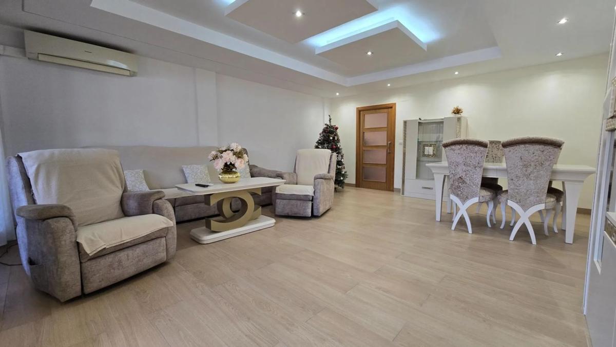 Sale of independent chalet in Nou Nazaret - Frank Espinós, San Juan de Alicante
photo 5