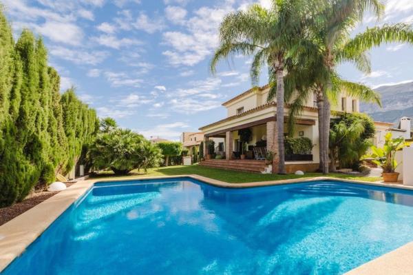 Independent chalet for sale in El Montgó, Denia
thumbnail 1