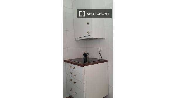 Habitación en piso compartido en madrid. photo 4
