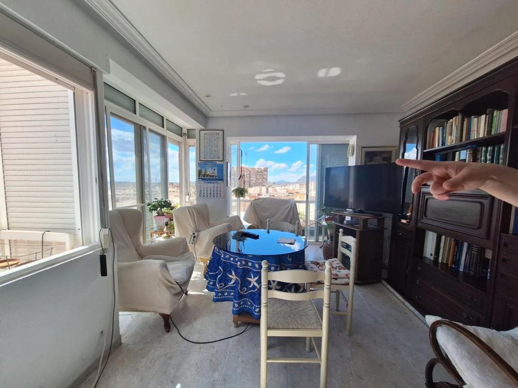 Продажа квартиры на Calle Pintor Gisbert, Аликанте / Алакант
 photo 2