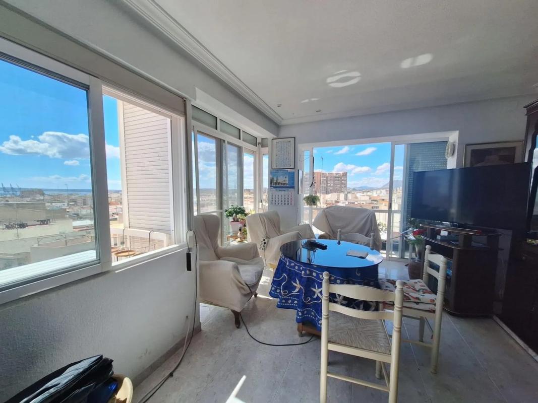 Продажа квартиры на Calle Pintor Gisbert, Аликанте / Алакант
 photo 3