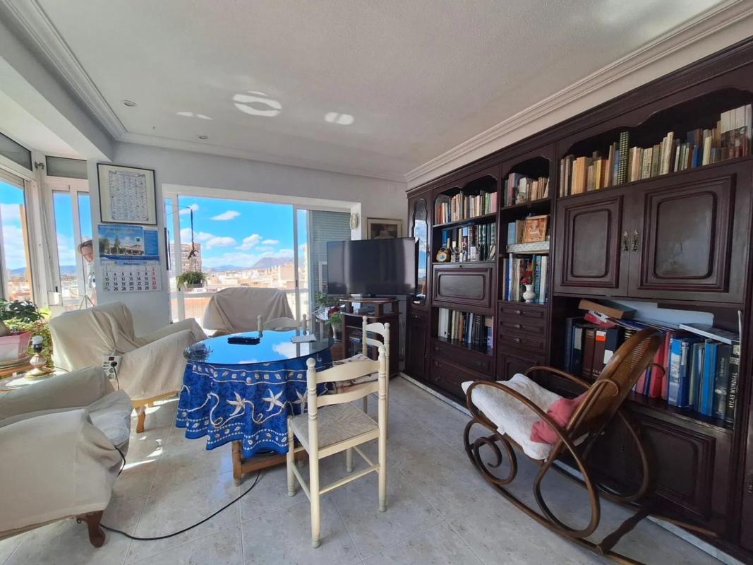 Продажа квартиры на Calle Pintor Gisbert, Аликанте / Алакант
 photo 4