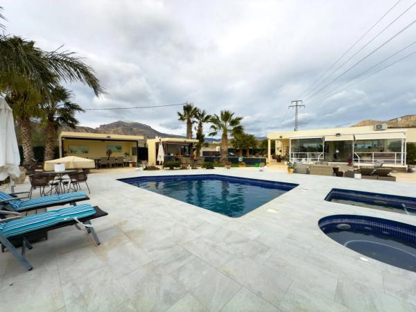 Chalet independiente en venta en Diseminado Sector 5, 130, Jijona / Xixona
photo 1