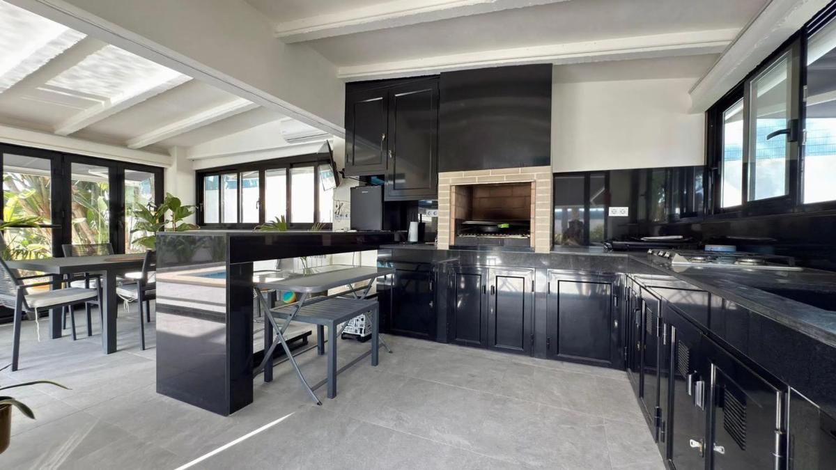 Sale of independent chalet in Calle la Gavina, San Juan de Alicante
photo 3