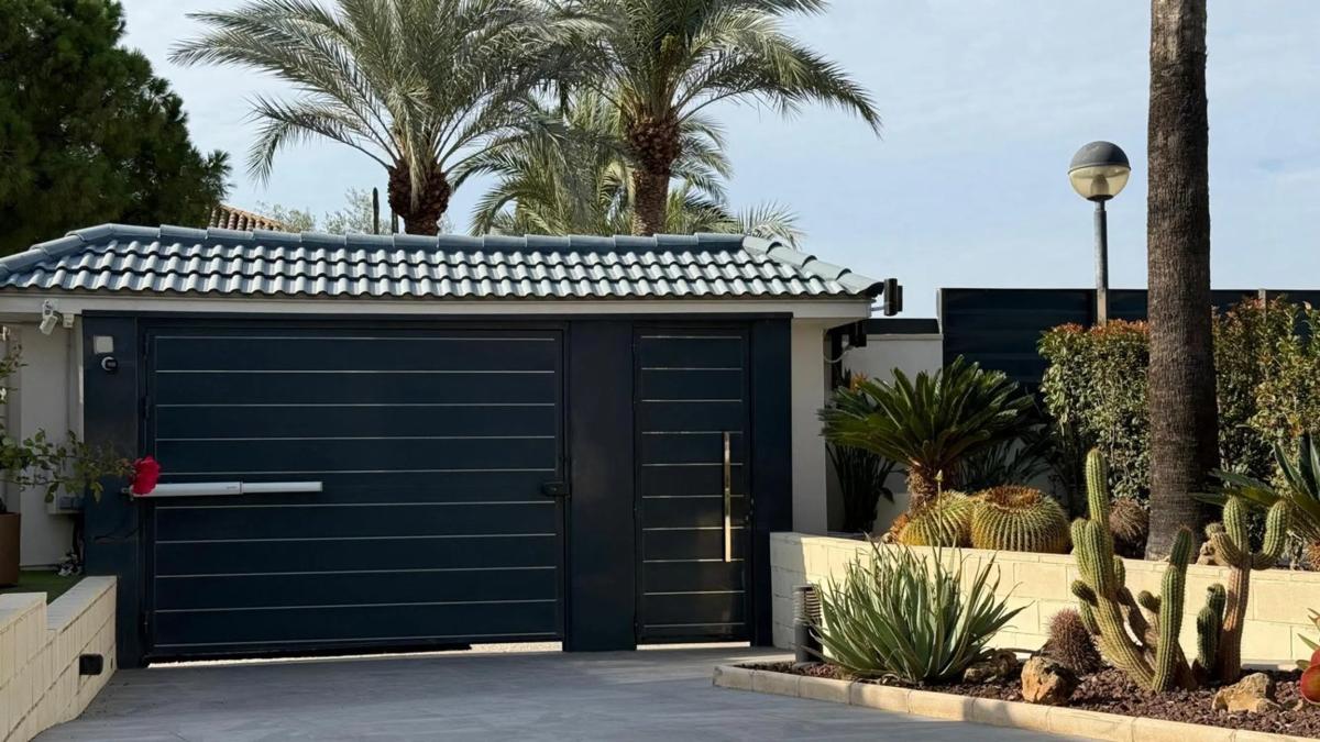 Sale of independent chalet in Calle la Gavina, San Juan de Alicante
photo 5