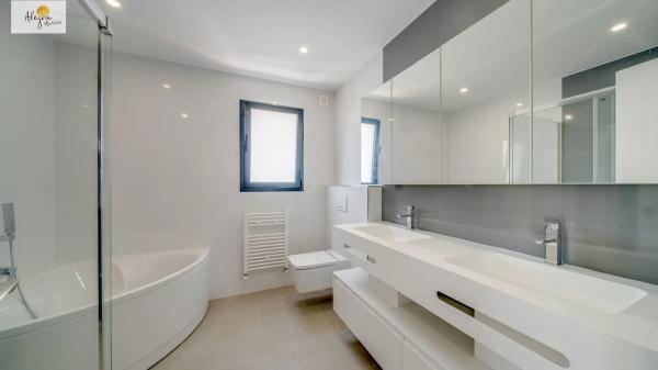 Independent chalet for sale in Cometa-Carrió, Calpe
thumbnail 1