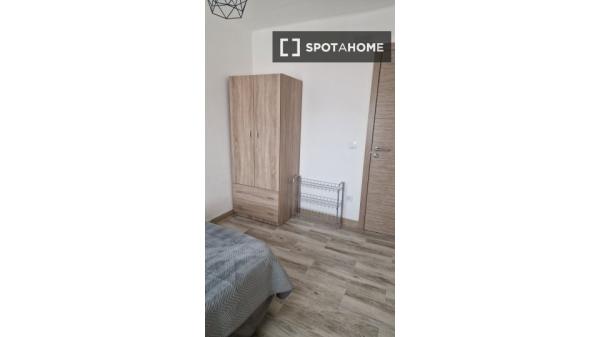 Habitación en piso compartido en terrassa. photo 4