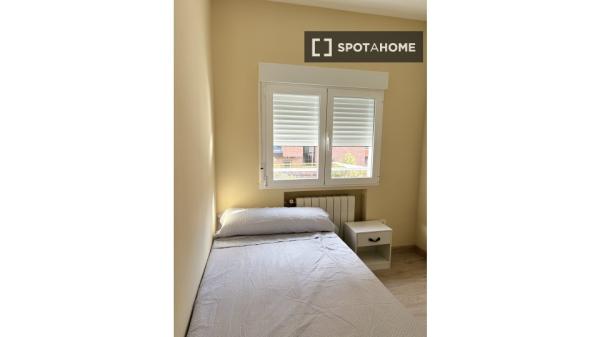 Habitación en piso compartido en alquiler en Colina, Madrid. thumbnail 1