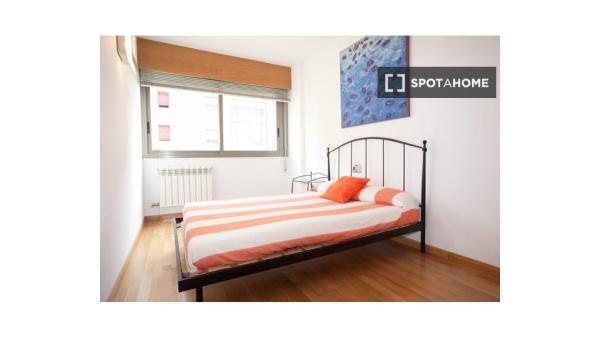 Habitación en piso compartido en barcelona. photo 1