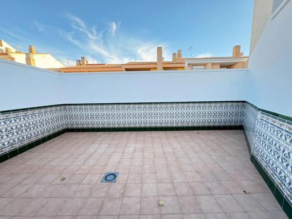 Chalet pareado en calle Juan Carlos I photo 1