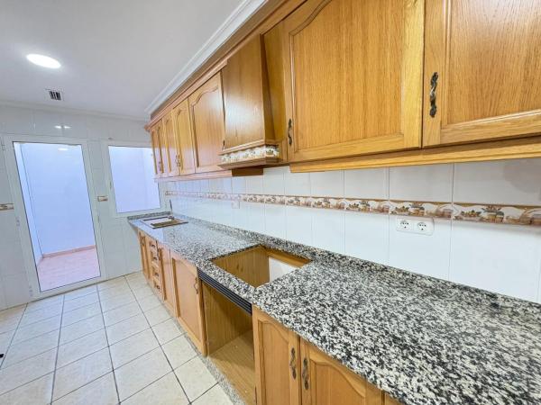 Chalet pareado en calle Juan Carlos I photo 4