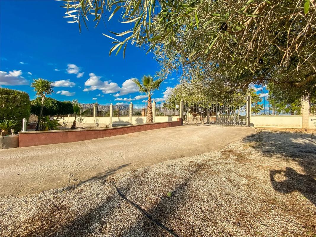 Sale of independent chalet in Partida Moco el Gp. 5, Albatera
photo 2