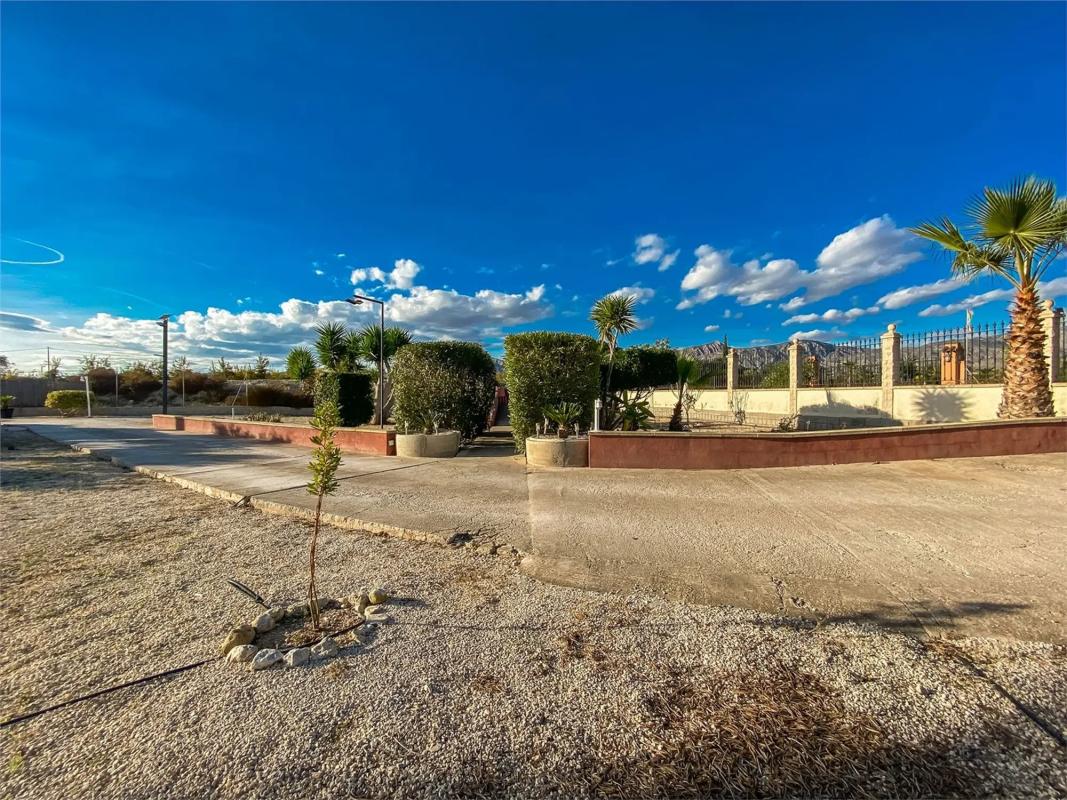 Sale of independent chalet in Partida Moco el Gp. 5, Albatera
photo 3