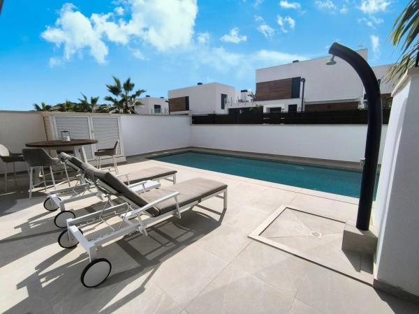 Chalet pareado en avenida Antonio Pedrera Soler, 910 thumbnail 2