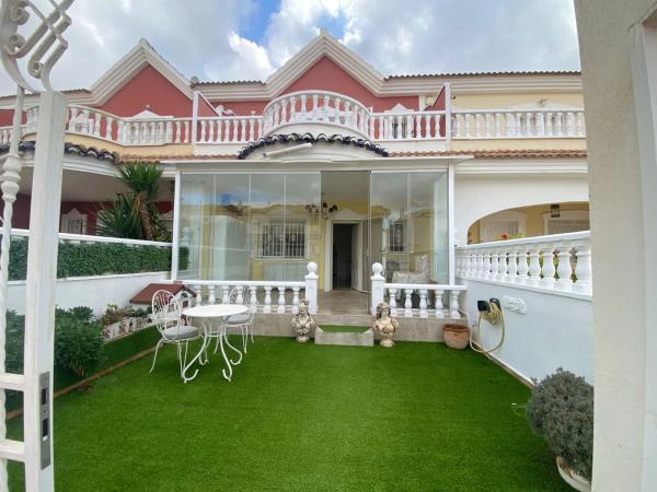 Chalet pareado en calle Marie Curie, 60 photo 1