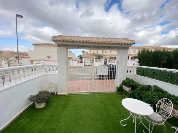 Chalet pareado en calle Marie Curie, 60 photo 3