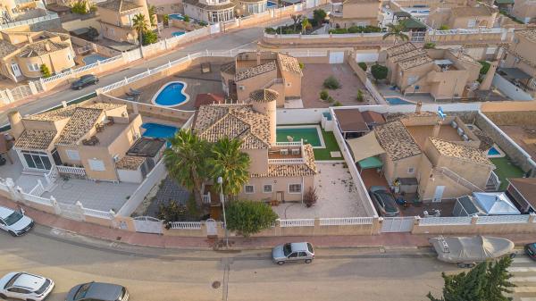 Independent chalet for sale in Calle Cuenca s/n, Benijofar
photo 1