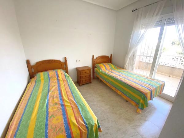 Chalet pareado en calle María Callas thumbnail 1