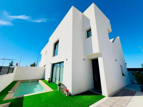 Chalet pareado en calle Vicente Aleixandre photo 1