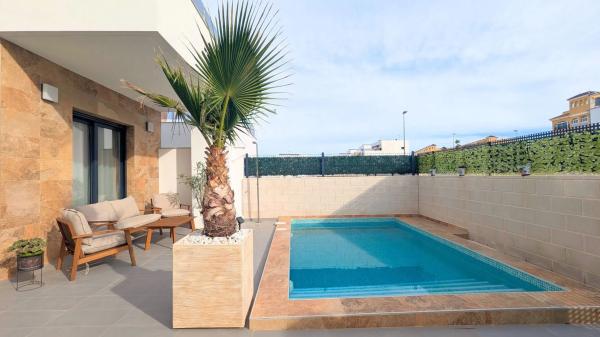 Chalet pareado en calle Felipe VI thumbnail 1
