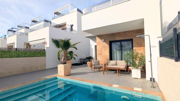 Chalet pareado en calle Felipe VI thumbnail 2