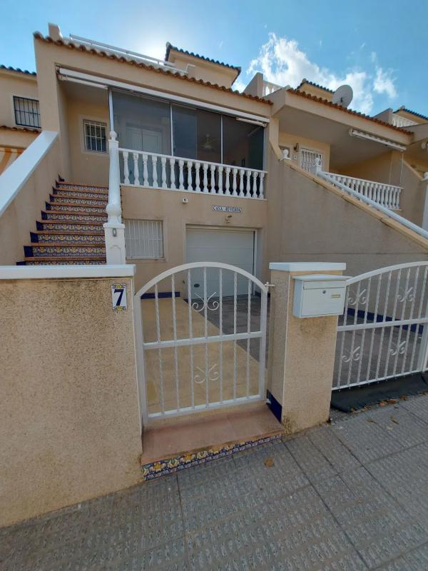 Venta de chalet adosado en  Calle Pilar Miró , Benijofar photo 2
